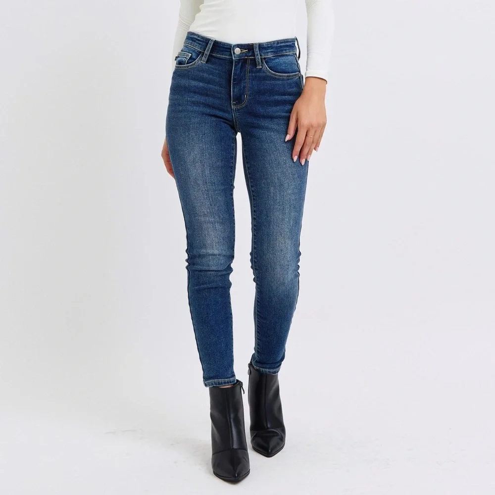 NWT Judy Blue PLUS + REG Size Dark Wash Mid-Rise Thermal Ankle Skinny Jeans - Picture 1 of 10
